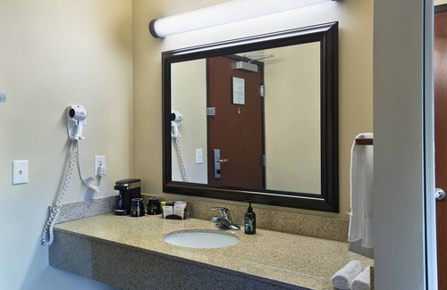 Buena Hotel | Oxford Suites Yakima