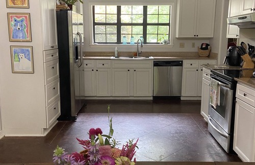 Oxford House | Oxford Weekend Rental 2.4 Mile to Stadium Cozy Quiet Home