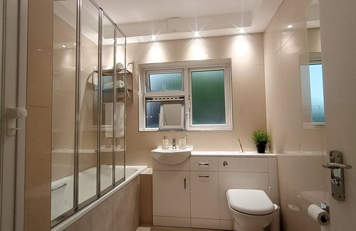 Oxford Apartment | Oxfords 5* Luxury 2 bedroom apartment 4 +Pax and permit parking