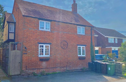 Wantage Cottage | Oxfordshire Village Cottage with Private Garden