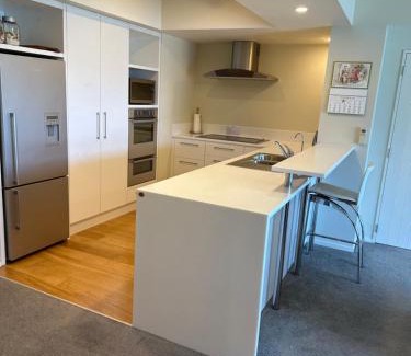 Picton Apartment | Oxleys 406 3 bedroom Waterfront Apartment