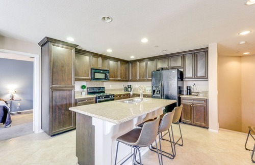 Sea View Estates Condo | Oxnard Vacation Rental ~ 2 Mi to Beach!