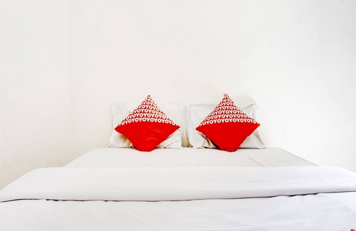 Pelabuhan Ratu Hotel | OYO 1187 Penginapan Bunda