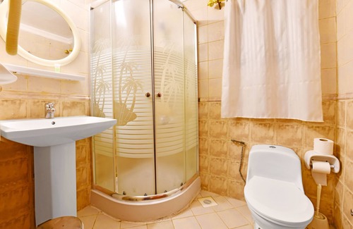 Manama Hotel | OYO 125 Moon Plaza Hotel