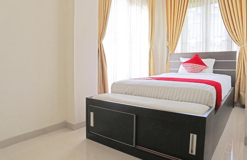 Padang Hotel | OYO 1326 Mahakam Guest House