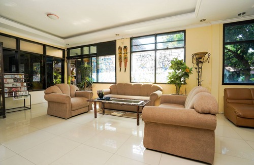 Probolinggo Hotel | OYO 1652 Hotel Tampiarto