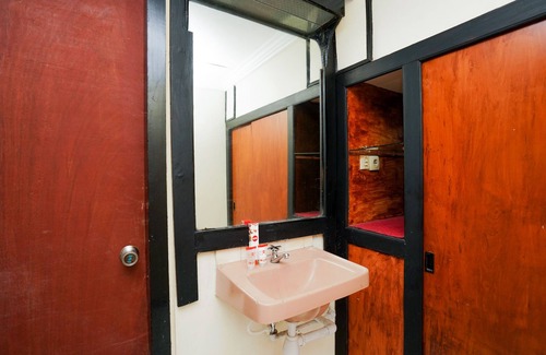 Probolinggo Hotel | OYO 1652 Hotel Tampiarto