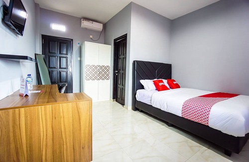 Manado City Centre Hotel | OYO 1680 Hanna Residence