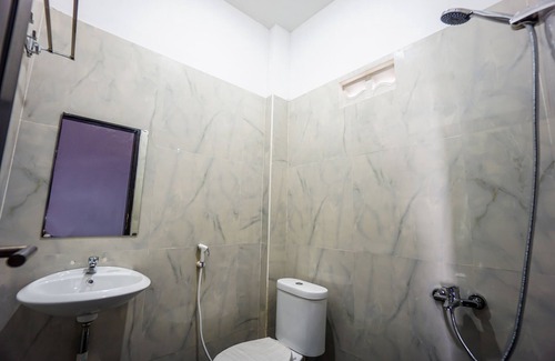 Manado City Centre Hotel | OYO 1680 Hanna Residence