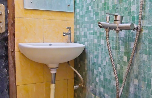 Metro Hotel | OYO 1804 Guest House Oema'h Opa