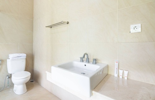 Prigen Hotel | OYO 2001 Taman Dayu Villa Golf View
