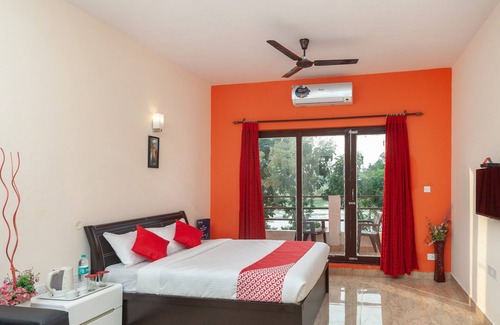 Mandavi Hotel | OYO 22532 Purple Lake View