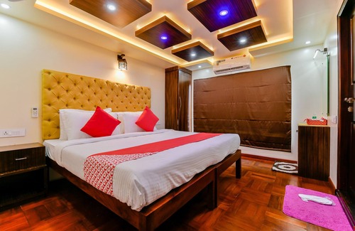 Ambalapuzha Boat Rental | OYO 23063 Luxury Meghavarsham 5BHK