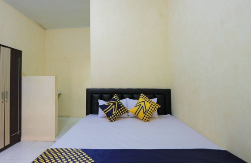 Rogojampi Hotel | OYO 2371 Islami Family Residence
