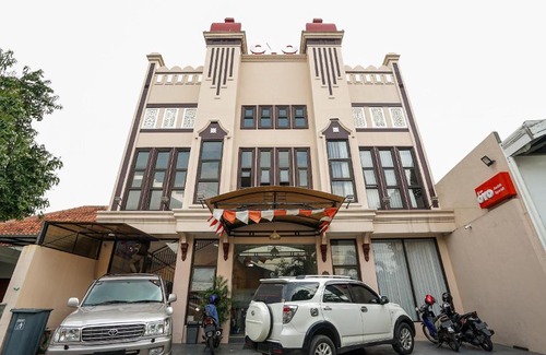 Darmo Hotel | OYO 240 Audah Sevana Syariah Hotel