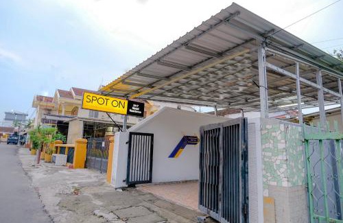 Blitar Hotel | OYO 2417 Melati Residence