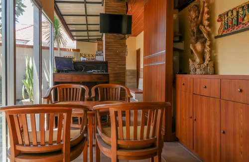 Denpasar Timur Hotel | OYO 2581 Ketut Smile