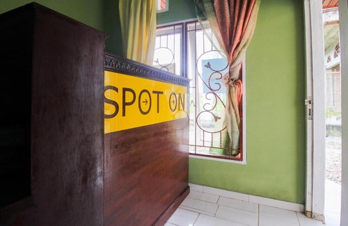 Mandau Hotel | OYO 2592 Homestay Bunda Puja