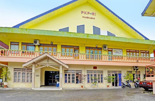 Pamekasan Hotel | OYO 2708 Hotel Kemuning Syariah