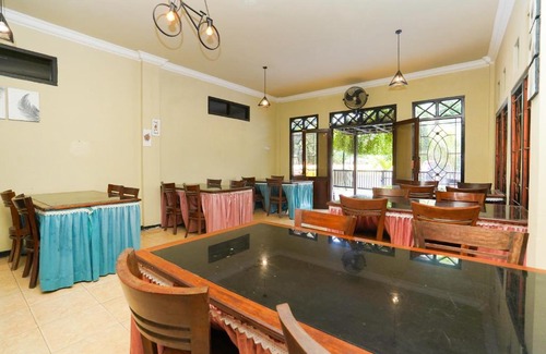 Pamekasan Hotel | OYO 2715 Hotel Madinah Syariah