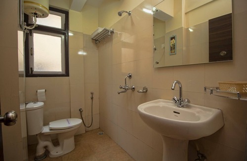 Malda Hotel | OYO 27701 Hotel Kshounish Residency