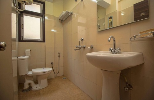 Malda Hotel | OYO 27701 Hotel Kshounish Residency