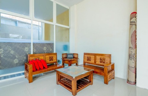 Lamongan Hotel | OYO 3434 Penginapan Keluarga Syariah