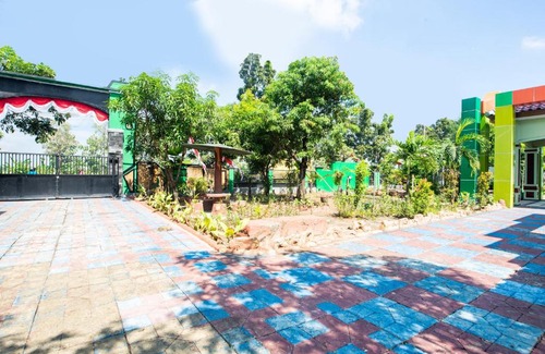Bojonegoro Hotel | OYO 3452 Esemka Hotel And Resto