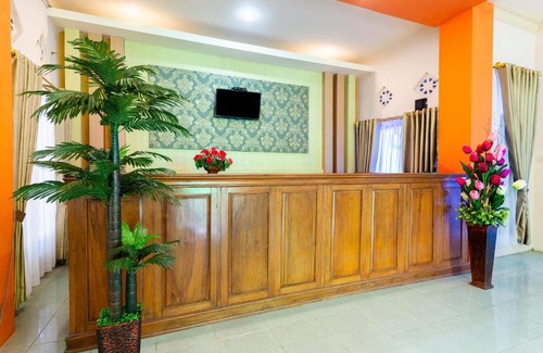 Bojonegoro Hotel | OYO 3452 Esemka Hotel And Resto