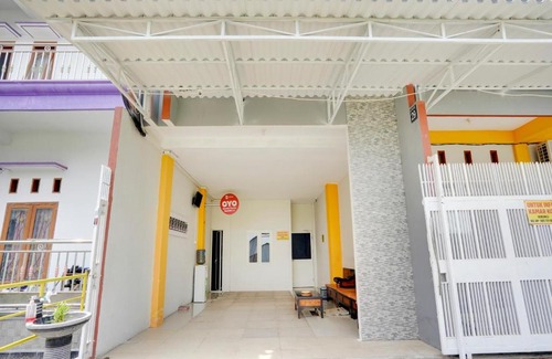 Lamongan Hotel | OYO 3705 Orchid Family Residence