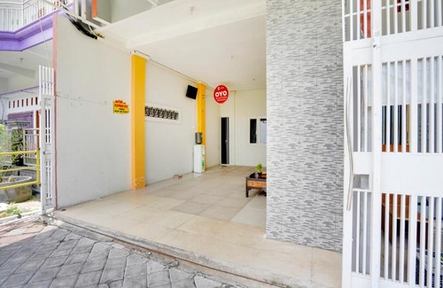 Lamongan Hotel | OYO 3705 Orchid Family Residence