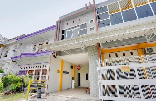 Lamongan Hotel | OYO 3705 Orchid Family Residence