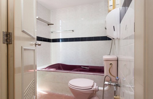 Taman Bunga Ros Hotel | OYO 43915 T P Hotel