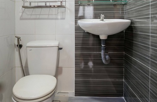 Bang Chan Hotel | OYO 508 Middlewayhouse
