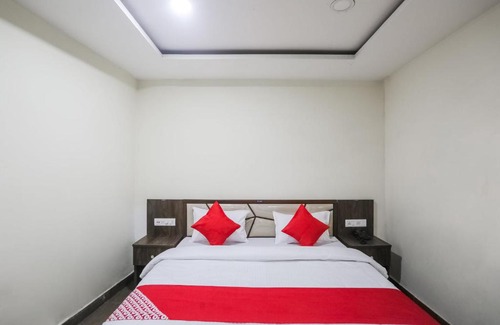 Raigarh Hotel | OYO 63134 Hotel Red Queen