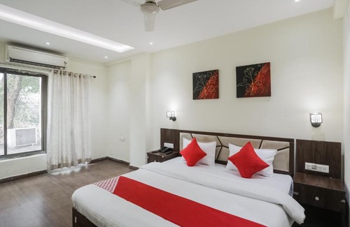 Raigarh Hotel | OYO 63134 Hotel Red Queen