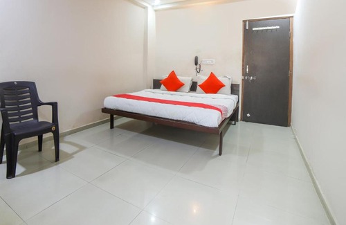 Ambav Hotel | OYO 69652 Om Restaurant And Guest House