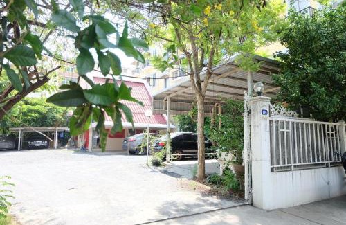 Wat Bowon Niwet Hotel | OYO 75429 '101 place navanakorm'