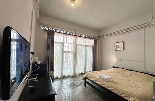Old Phuket Town Hotel | OYO 75472 GOTUM Hostel 2 & Money Exchange
