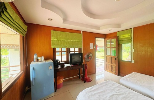 Nakhon Nayok Hotel | OYO 75497 Uncle Odd Talay View Resort