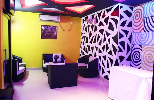 Bhowanipore Hotel | OYO 759 Hotel Rock Star
