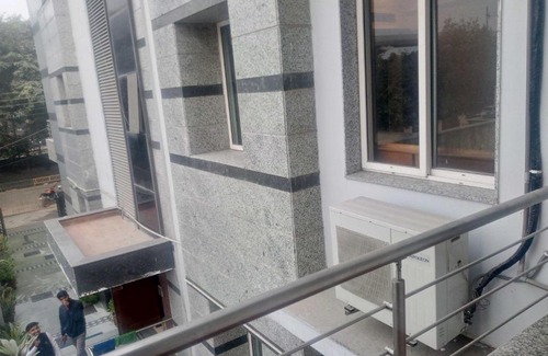 Auraiya Hotel | OYO 80788 Bluemoon Hotel