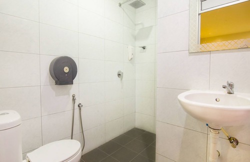 Sekinchan Hotel | OYO 880 Hotel Purple Town