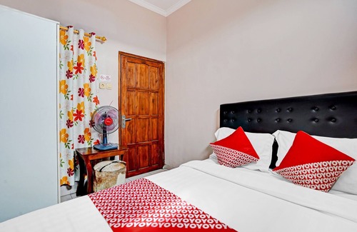 Kediri Hotel | OYO 90234 Dhoho Family Guest House