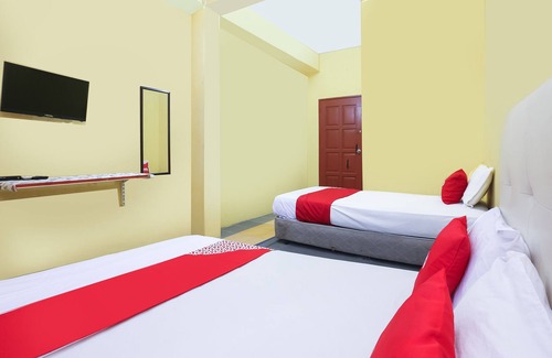 Kampung Bukit Bunga Hotel | OYO 90321 Hotel Bajet Sri Manal