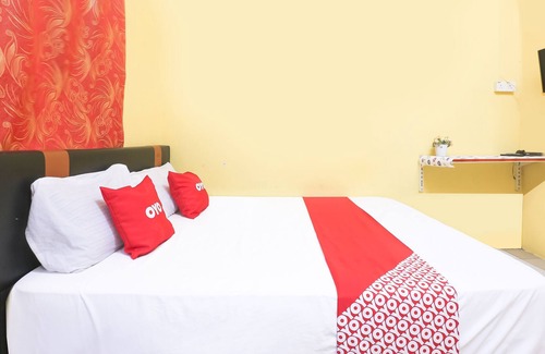 Kampung Bukit Bunga Hotel | OYO 90321 Hotel Bajet Sri Manal