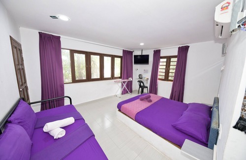 Kawasan Perindustrian Chendering Hotel | OYO 90908 Noor Arfa River Chalet