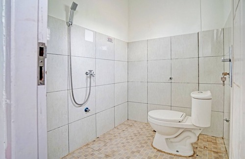South Ogan Komering Ulu Hotel | OYO 92386 Cottage Melati Homestay