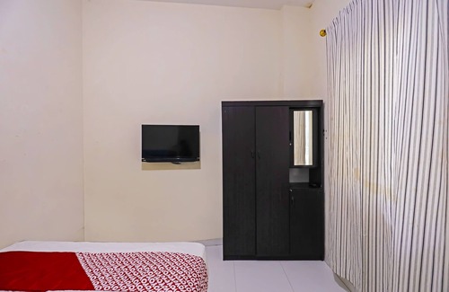 Batam Hotel | OYO 92451 Hasan House Syariah 2NearVihara Budhi Bhakti