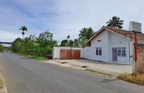 South Ogan Komering Ulu Hotel | OYO 92520 Safira Guest House Danau Ranau